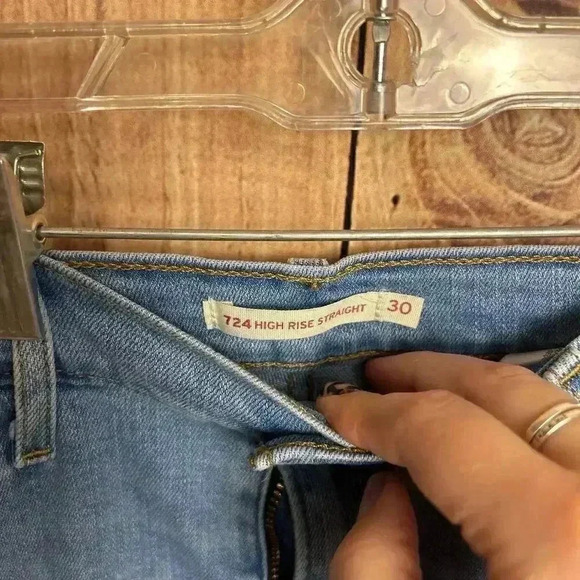 *Levi Light-wash High-Rise Straight Jean Size 30 - Picture 4 of 7